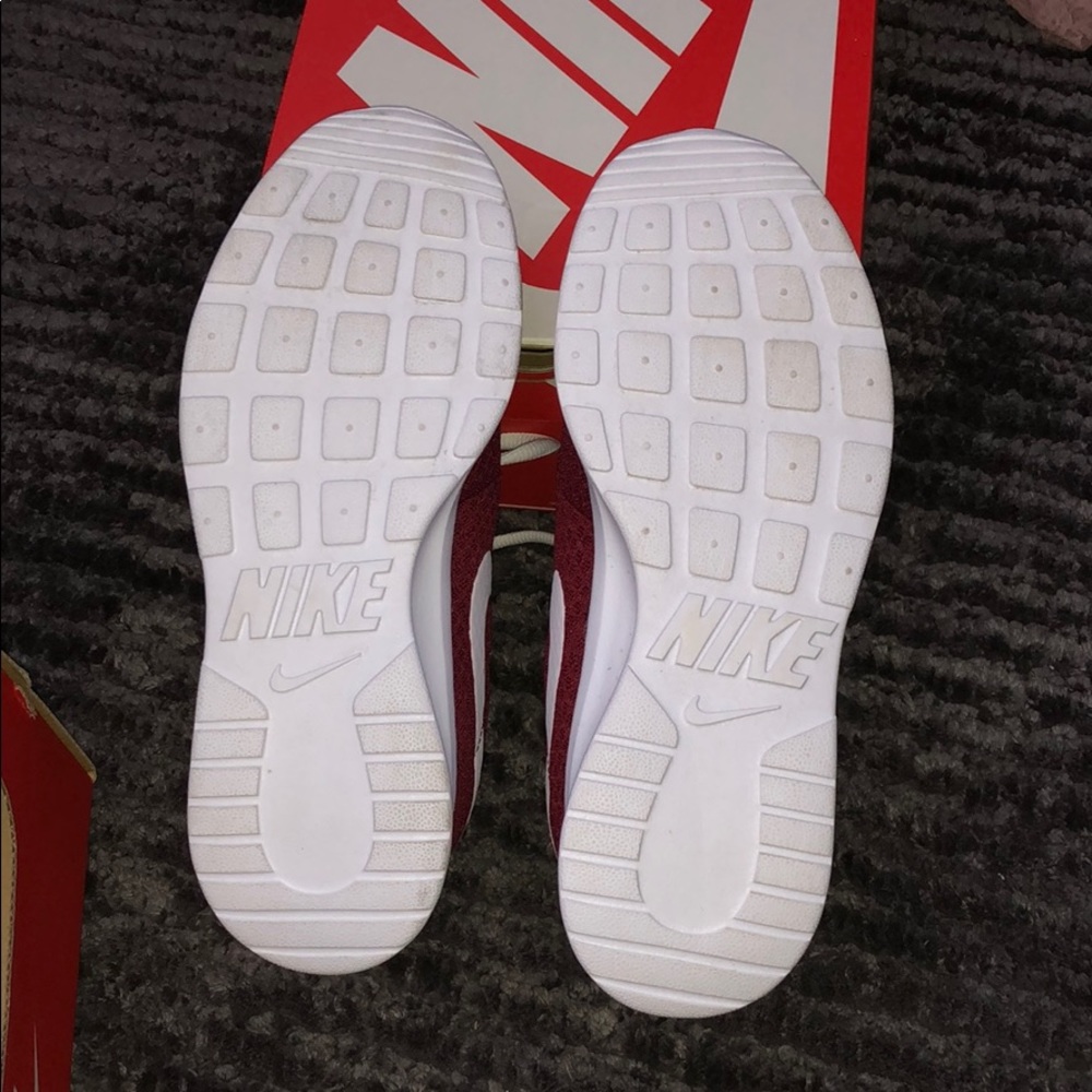 New burgundy Nike tanjum size 7.5